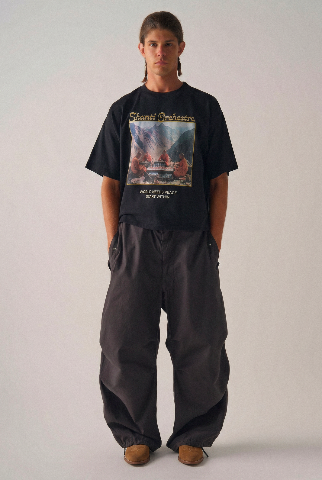 Camiseta Boxy Over Shanti Orchestra Preto